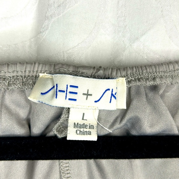 SHE AND SKY gray bohemian style balloon sleeve top. Elastic waist. Size Large. - Picture 4 of 9